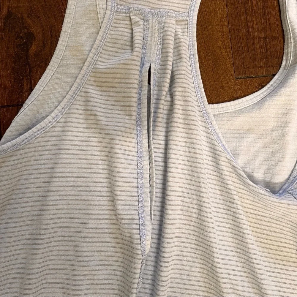 Lululemon Womens open tie back striped tank top Sz 8 blue gray reflective